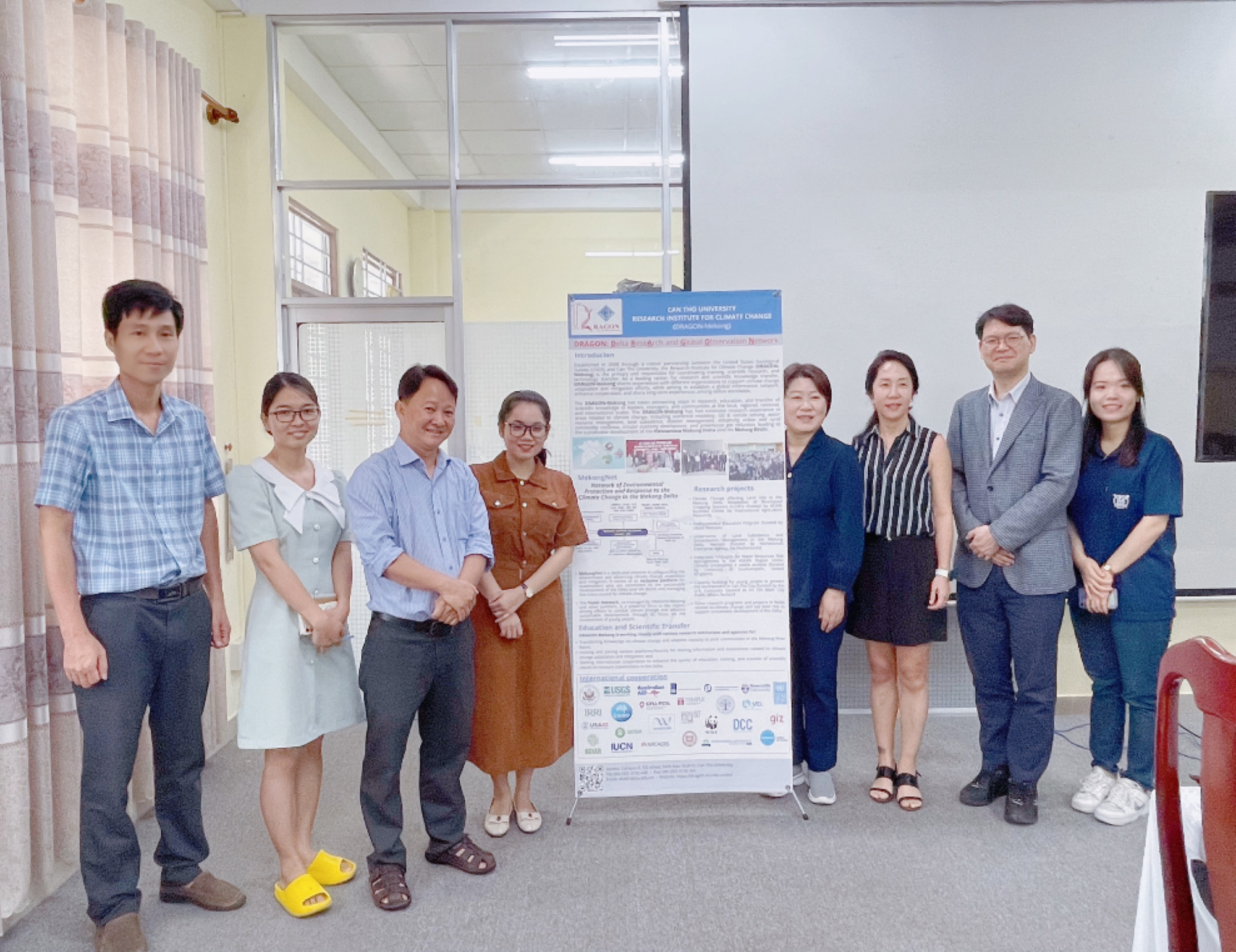 Đoàn Cooperation and Participation in Overseas NGOs (COPION Hàn Quốc) đến thăm và làm việc với Viện DRAGON-Mekong, trường Đại học Cần Thơ