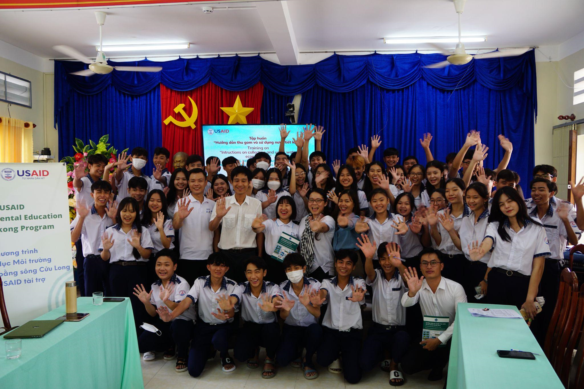 Hoạt động tập huấn “Hướng dẫn thu gom và sử dụng nước tiết kiệm”  tại trường THPT Quách Văn Phẩm, Huyện Đầm Dơi, Tỉnh Cà Mau