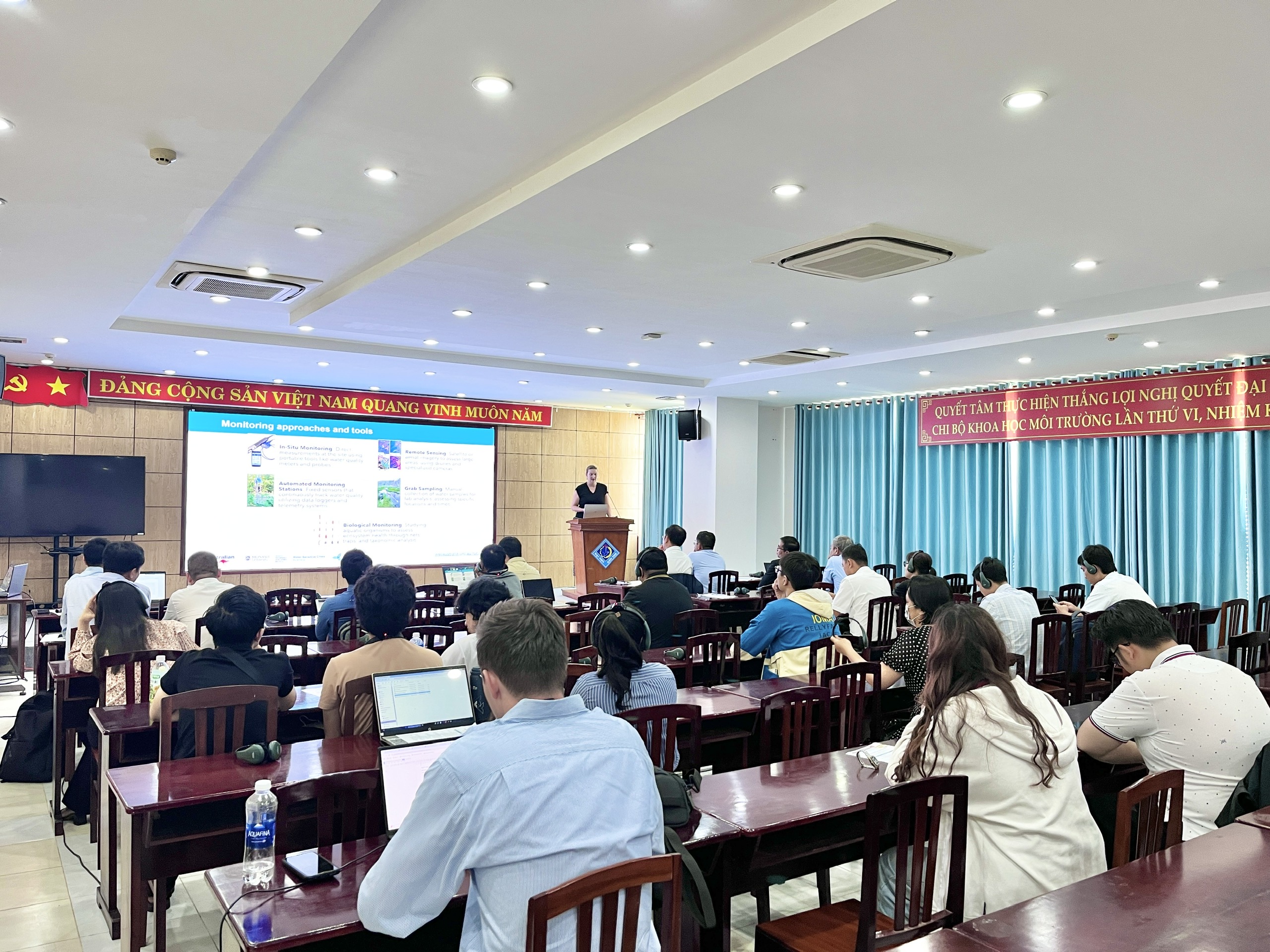 Cuộc họp Ứng dụng Cảm biến IoT trong Giám sát Chất lượng Môi trường 